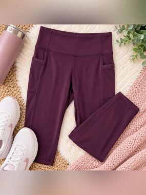 Danskin Plum High-Rise Capri Leggings with Side Pockets